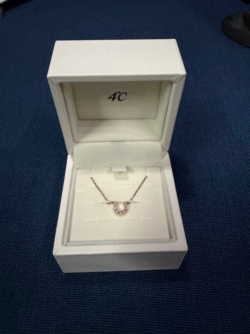 【期間限定販売品】　4℃ ホースシューモチーフ ネックレス