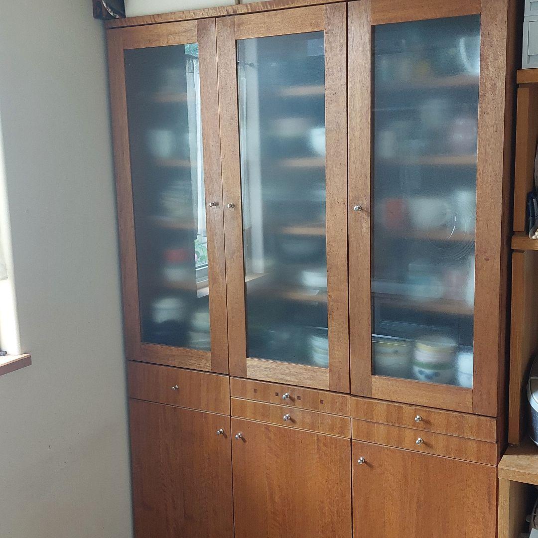 美品 幅115 高級 天然木 食器棚 トレー付き