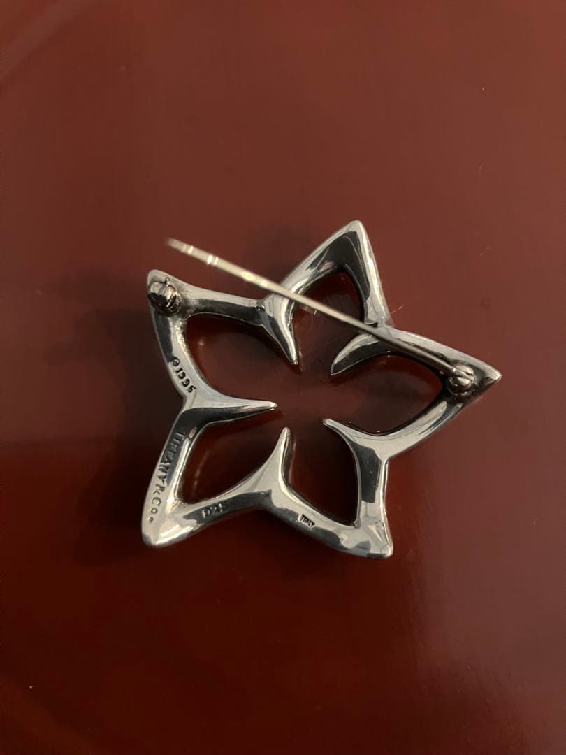 Tiffany & Co. 花型ブローチ