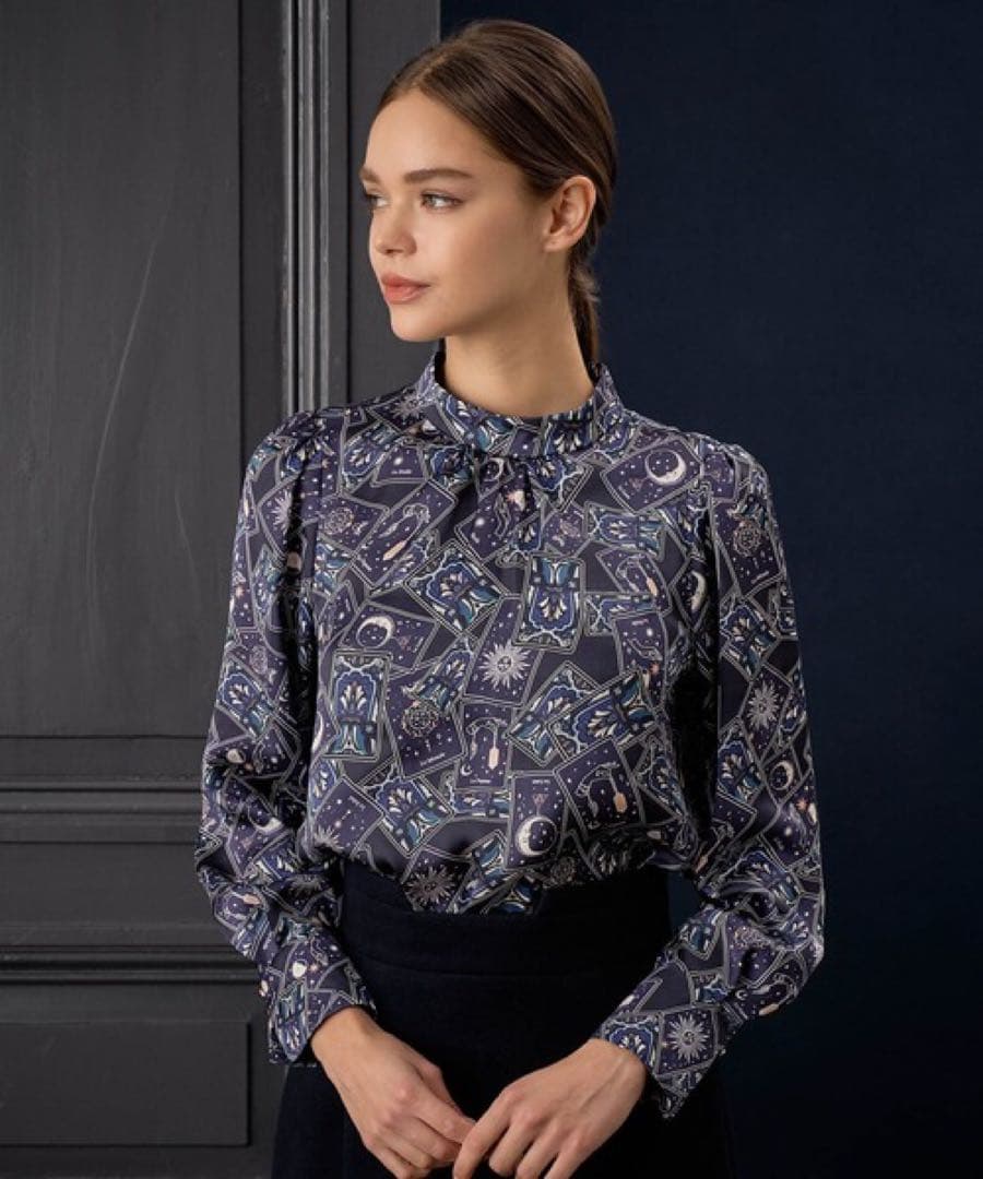 【1331】新品　アナイ　タロットプリントスタンド ブラウス　濃紺　38