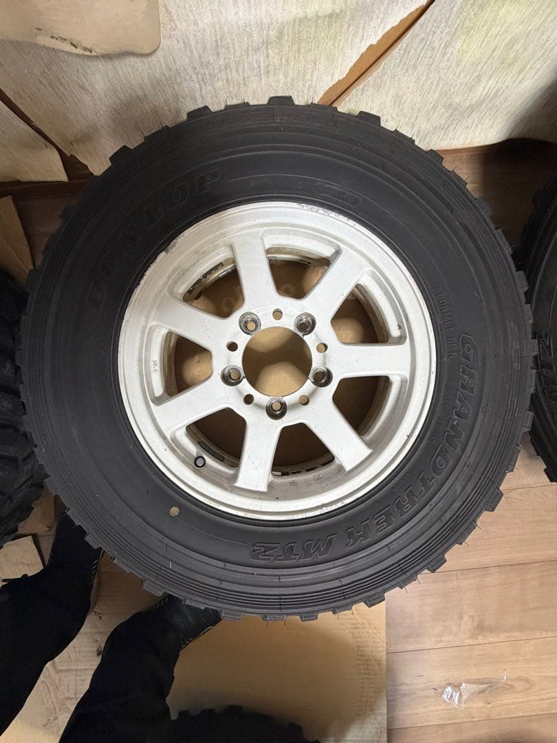 ダンロップ7.00MT2。16インチ ホワイト7スポークタイヤホイールセット