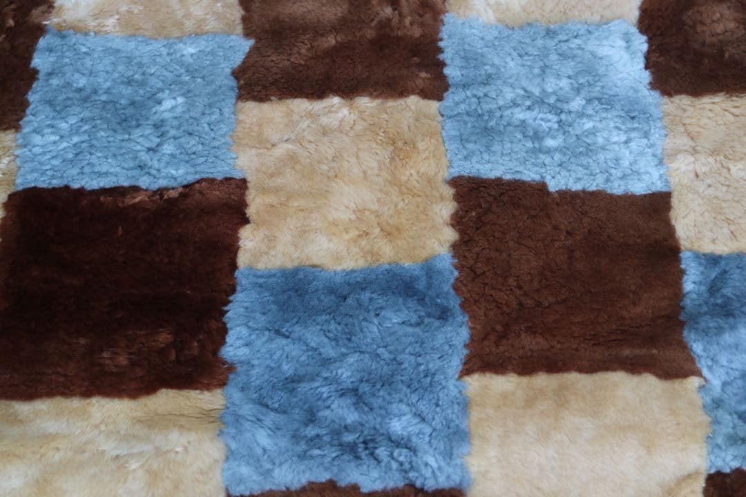 ムートンラグ・カーペット　200x200cm 少々難あり