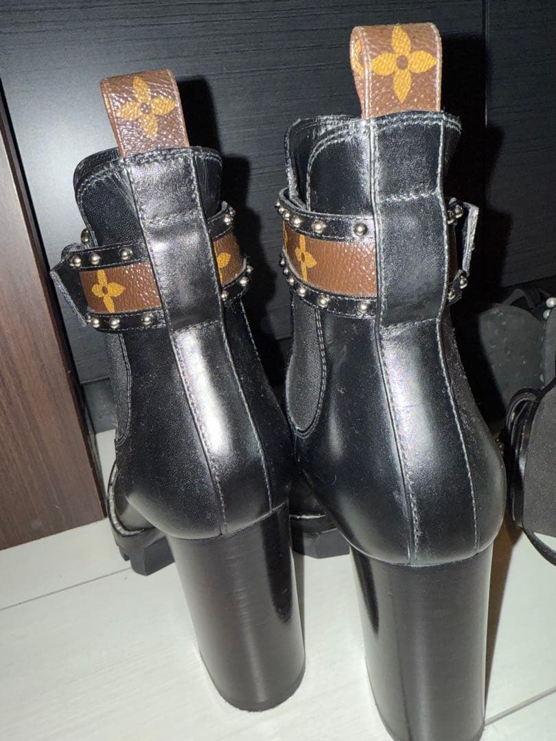 ルイヴィトン　スタッズ付きブーツ