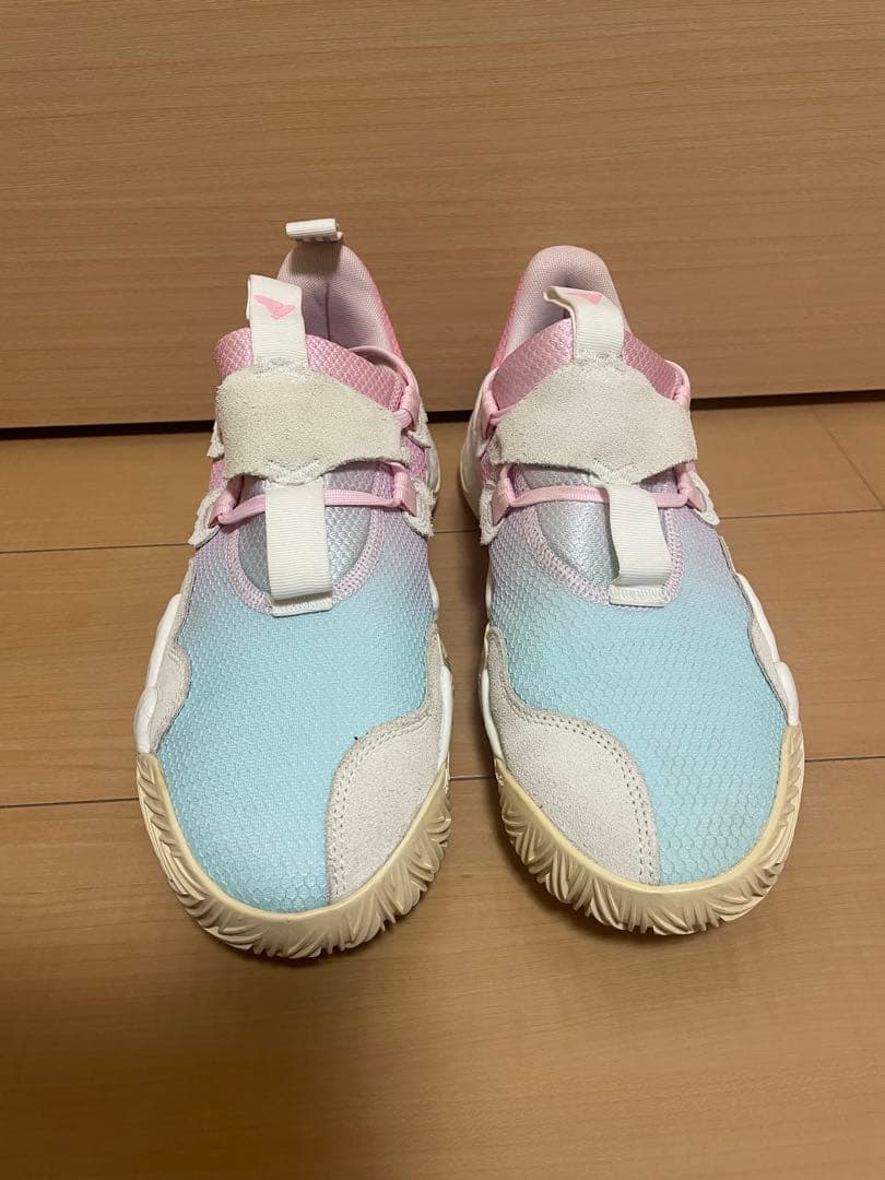 adidas トレイヤング1