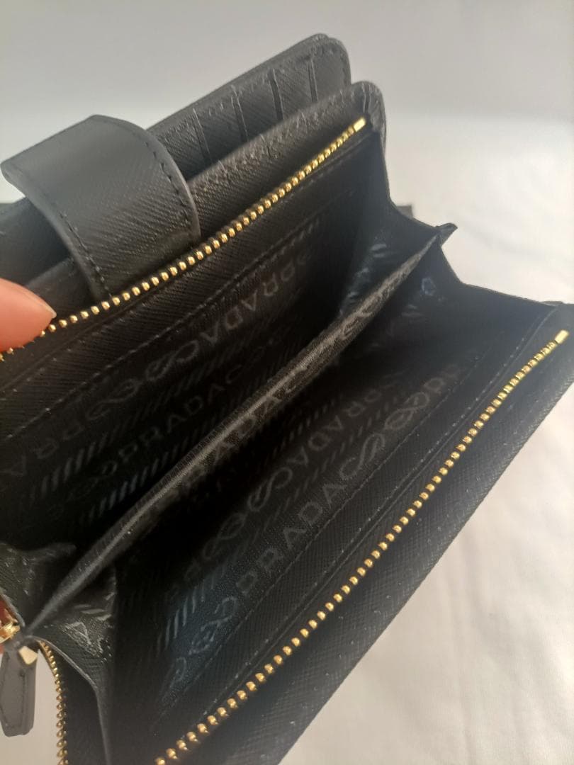 二つ折り財布✿プラダ サイフ prada メンズ【美品】レディース 黒