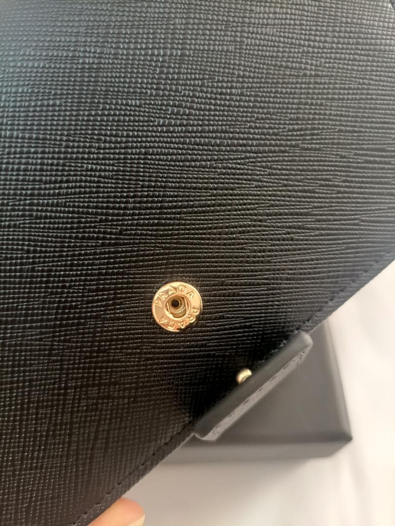 二つ折り財布✿プラダ サイフ prada メンズ【美品】レディース 黒