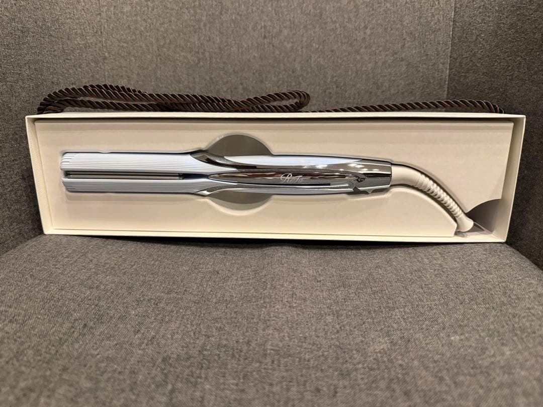 【新品未使用】リファ ストレート アイロン プロ RE-AT-02A ホワイト