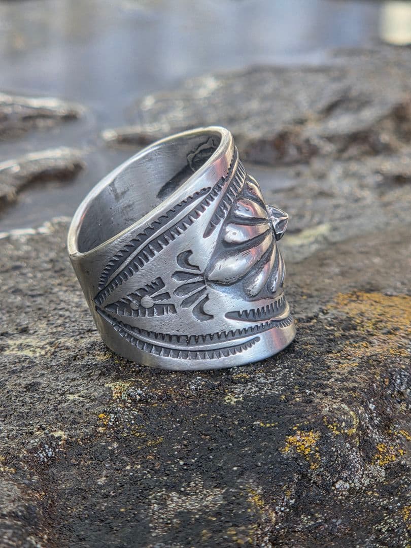 オールド　インディアンジュエリースタイル　バンプアウト　リング　ナバホ風