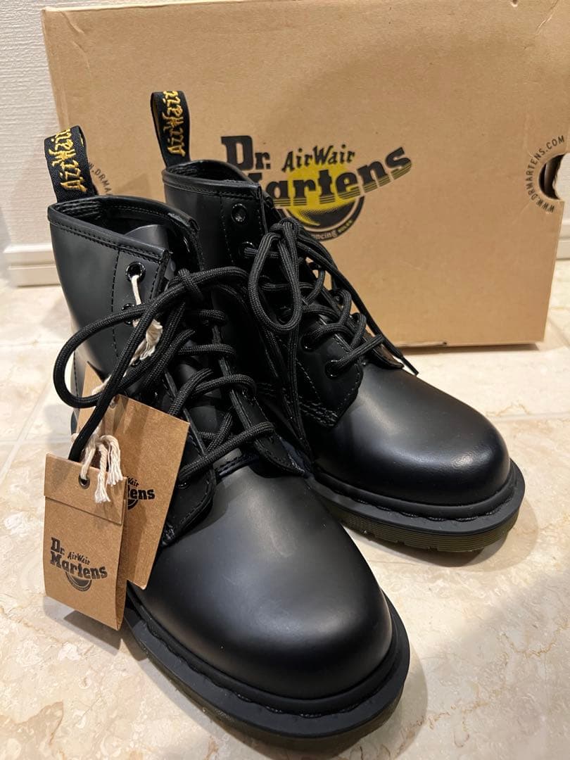 新品箱入りDr. Martensマーチン101 6ホール黒ステッチ2.4万円