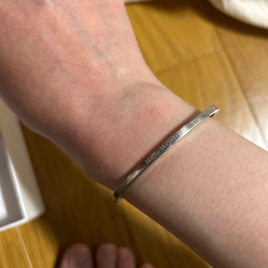 メゾンマルジェラ シルバー バングル