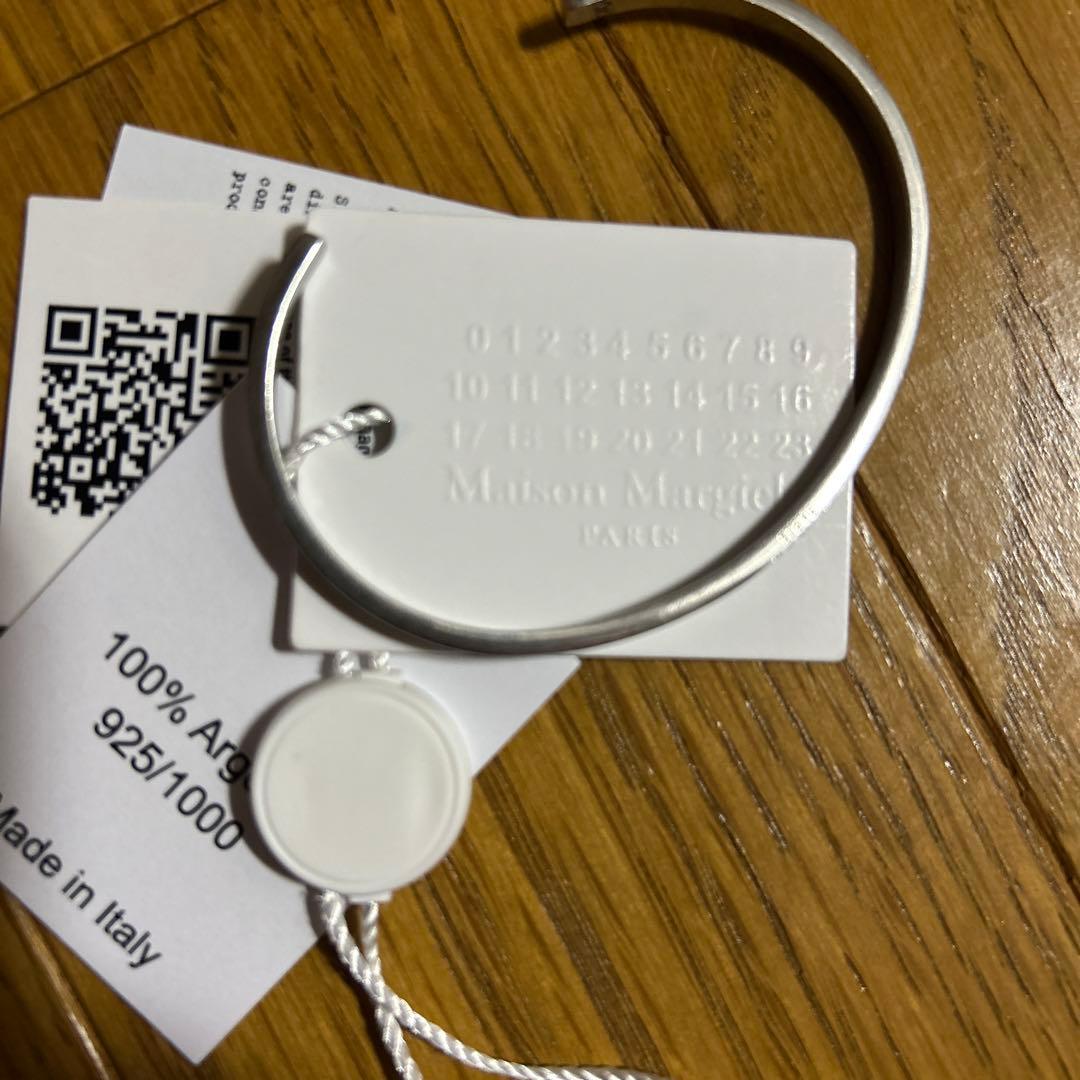 メゾンマルジェラ シルバー バングル