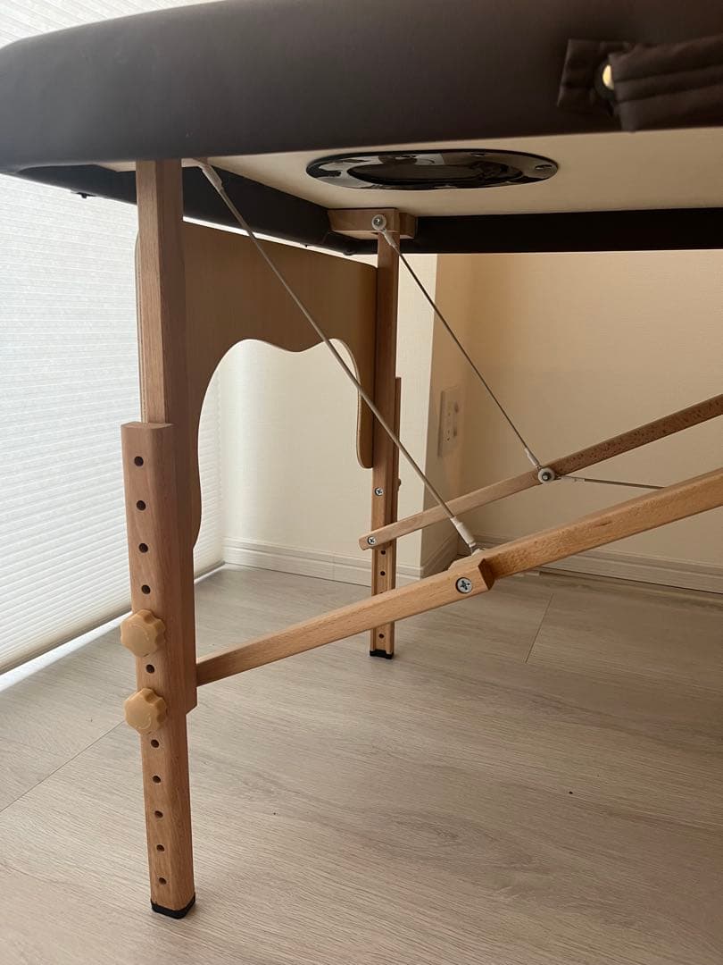 【美品】軽量木製折りたたみ施術ベッド （キャリーバッグ付）（ダークブラウン）