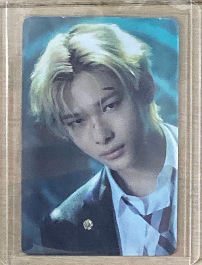 ニキ　トレカ　サノク