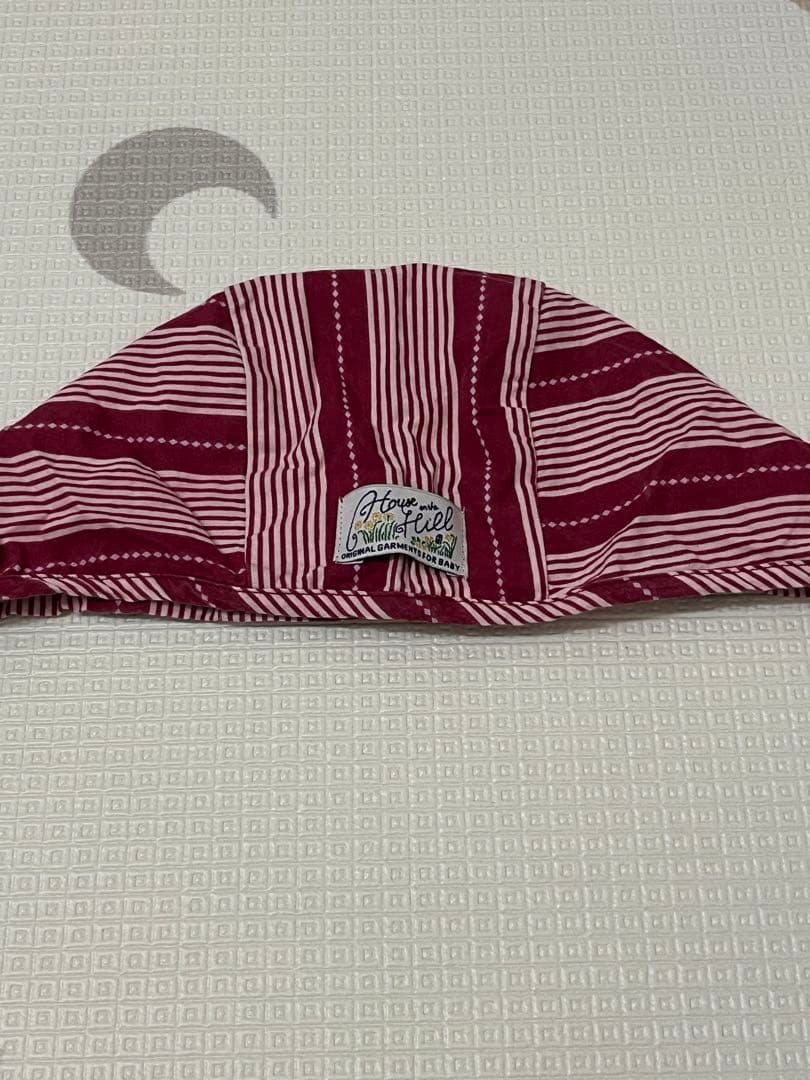 House on the Hillロンパースとボンネット