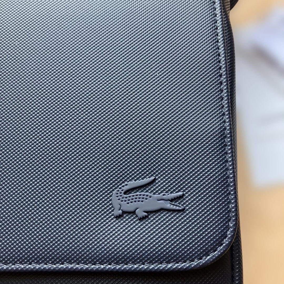 Lacoste 紺色　ショルダーバッグ　新品未使用