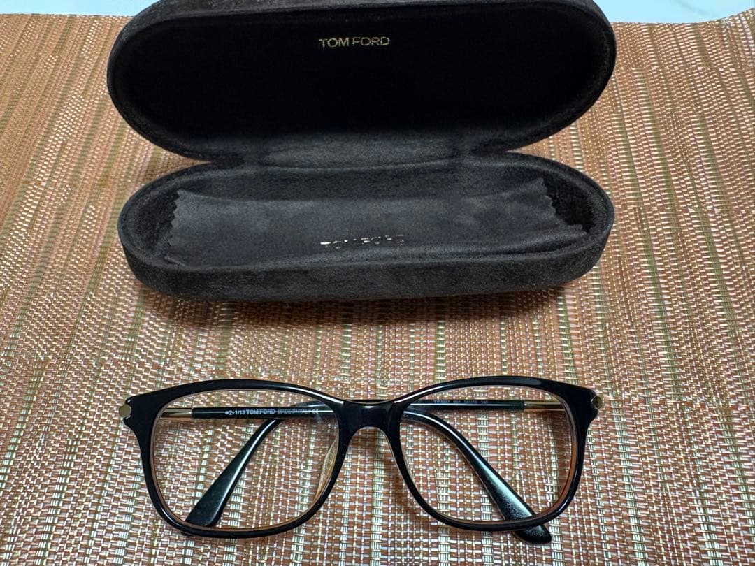 Tom Ford 伊達メガネTF4237 001◾️MED IN:ITALY