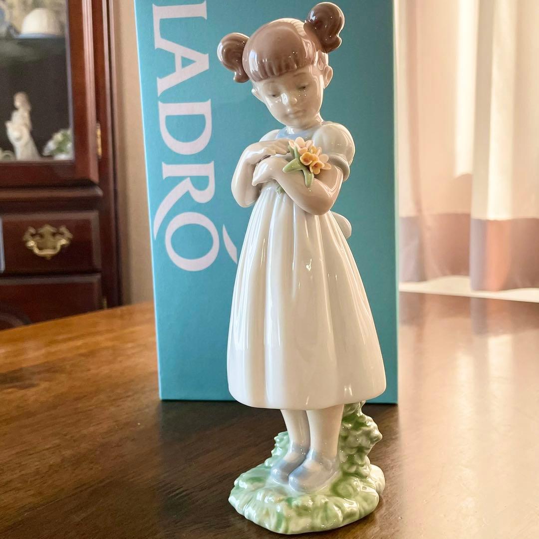 良太です。リヤドロ　「素敵なお花」 新品未使用
