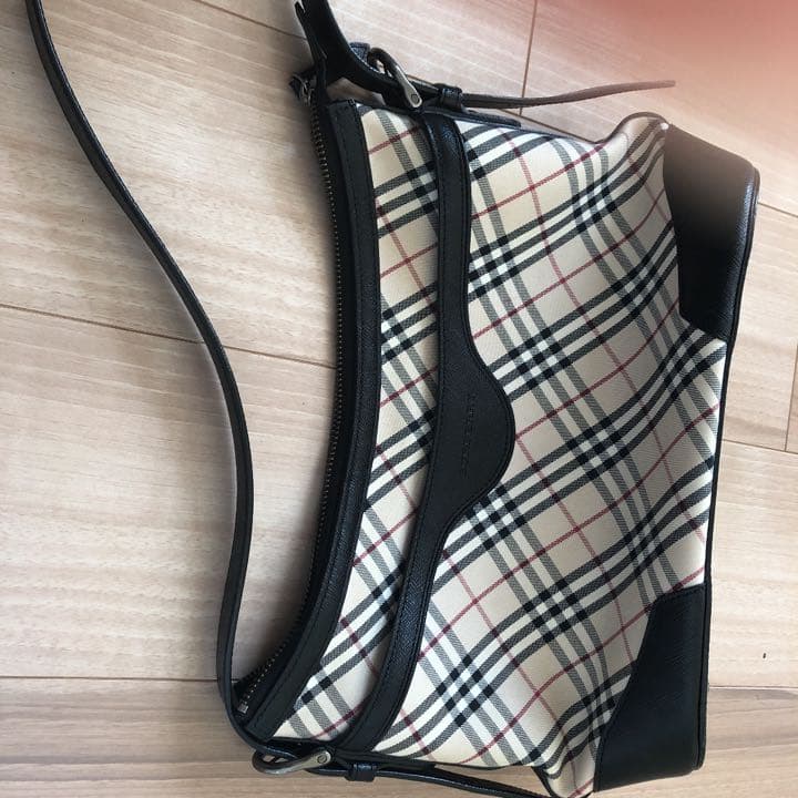 Nintendo Switch BURBERRY