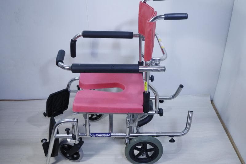 ◆カワムラサイクル シャワー用車椅子 KS10（クリありシートタイプ）