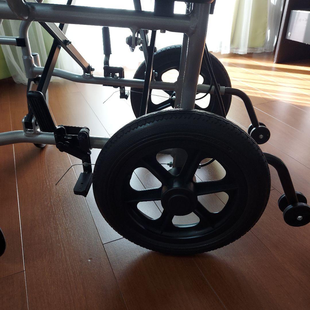 青い介助用車椅子 クッション付き