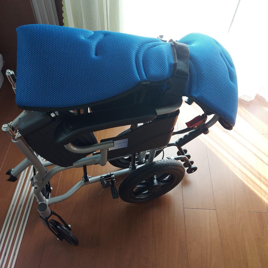青い介助用車椅子 クッション付き
