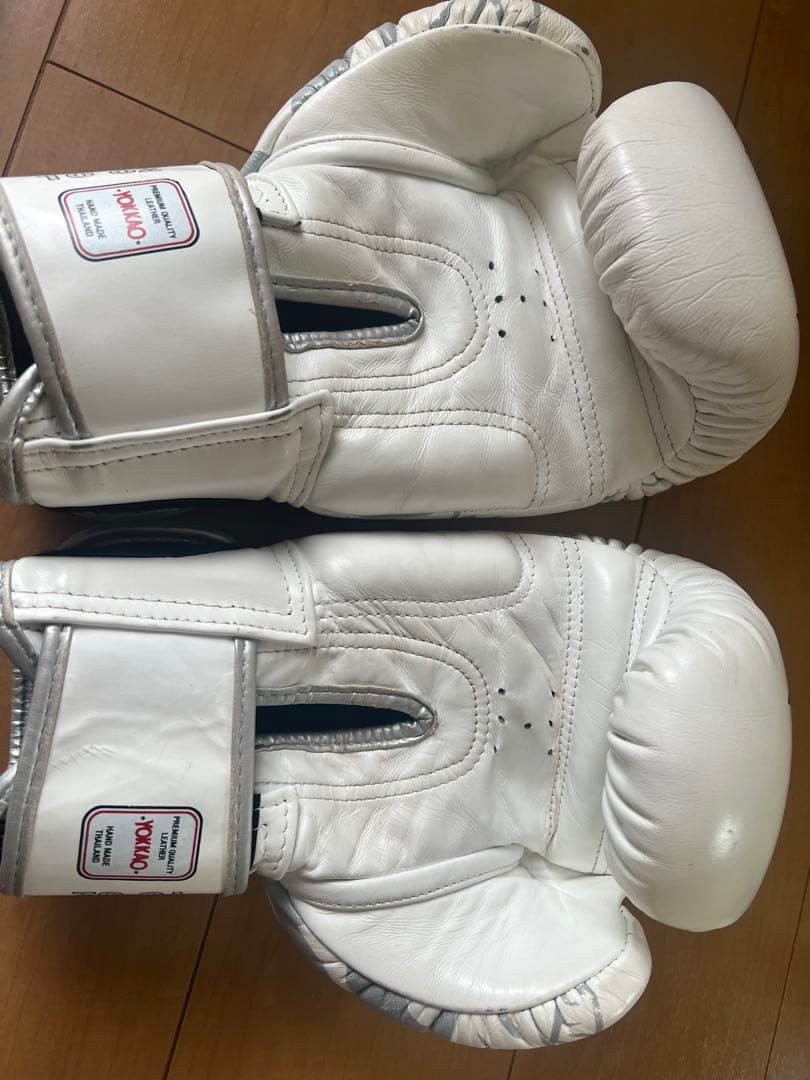 YOKKAO FIGHT TEAM ボクシンググローブ10oz