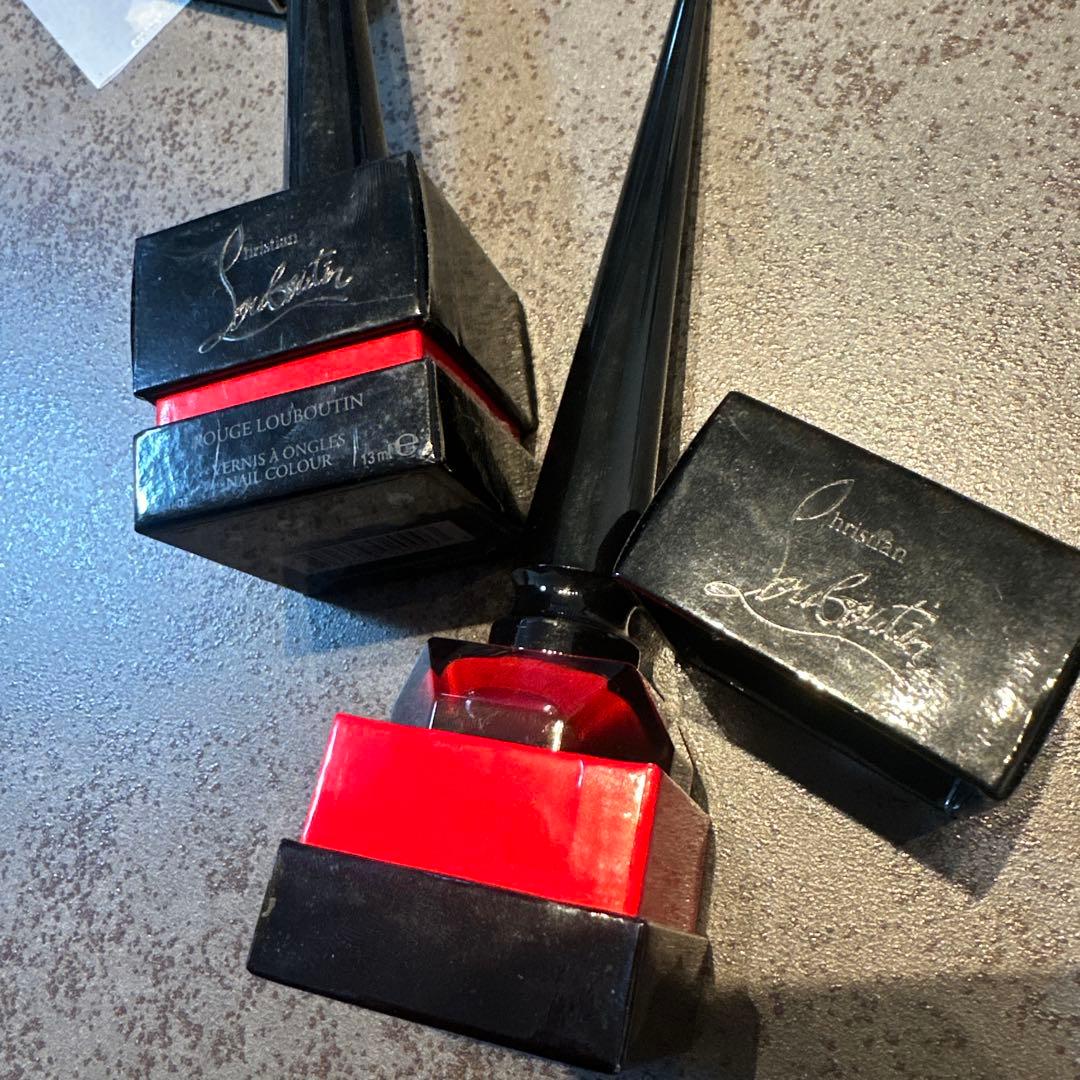 Christian Louboutin ルブタン　ネイルカラー