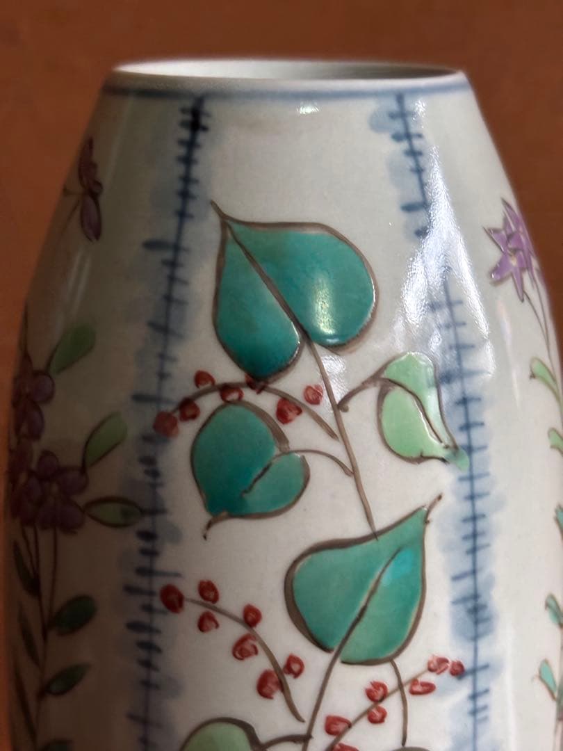 五代佐藤走波62才作色絵窓割萩犬草蝶文筒形花瓶　一点物　未使用