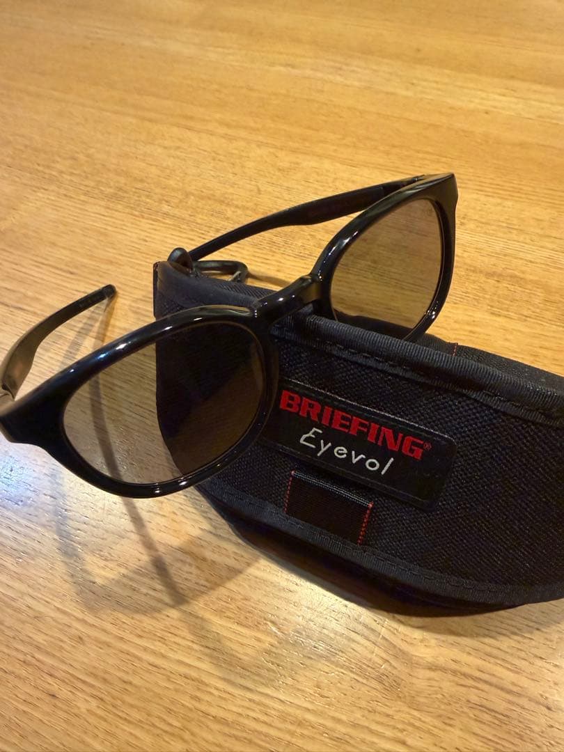 ブリーフィング×アイヴォル　コラボサングラス