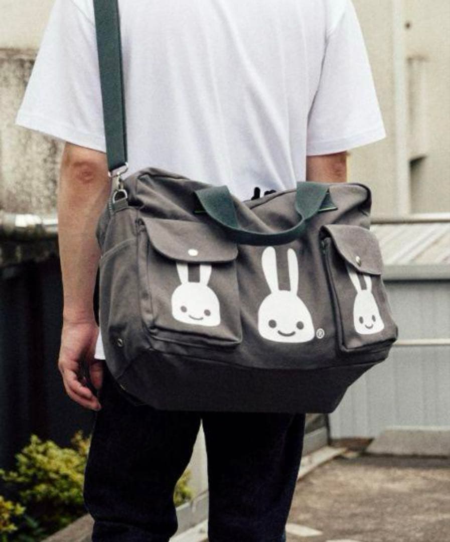 【完売品】CUNE キャンバスショルダーバッグ うさぎいっぱい ポケット多数