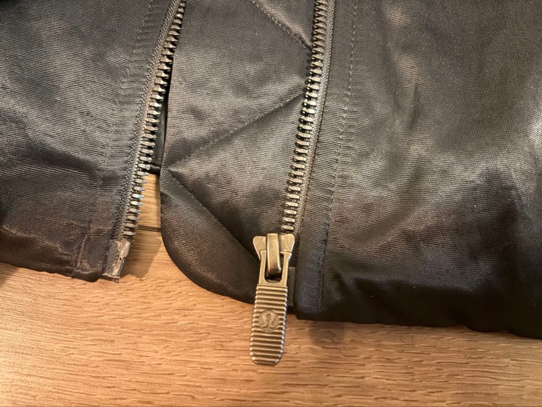 Lululemonブラック ボンバージャケット