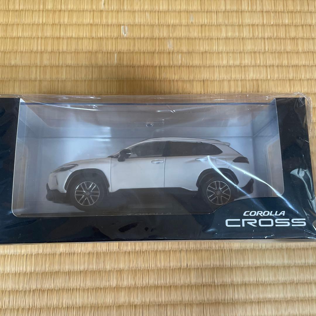 新品未開封★カローラクロス プラチナホワイトパールマイカ ミニカートヨタ 非売品