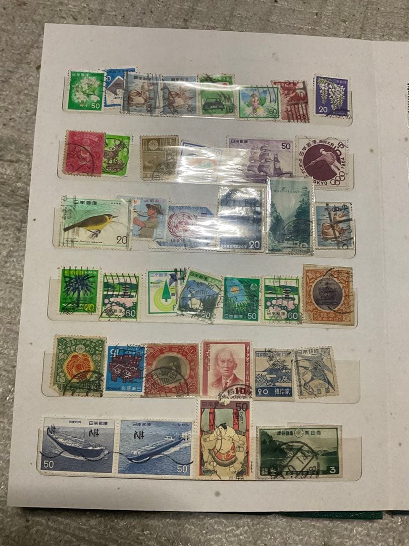 使用済み切手アルバム。【外国切手も混じっています　昭和ノスタルジー】。