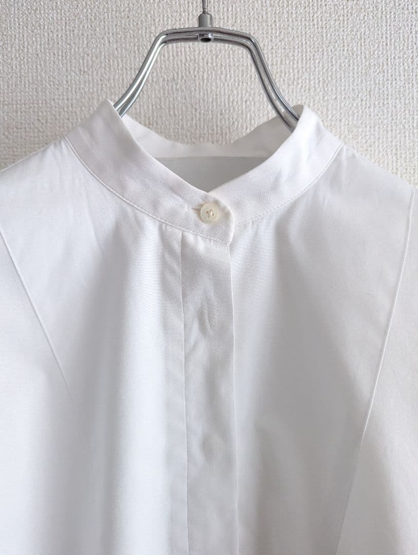 【良品】TICCA スタンドカラー　スキッパープルオーバー　ブラウス白