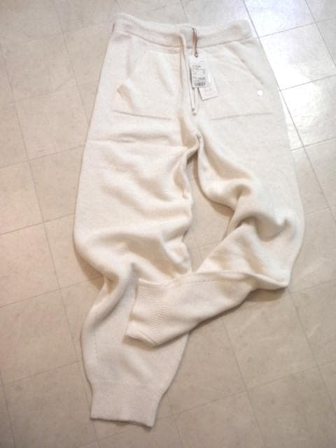 KABEリナシメント◆カシミヤ混ウール！お洒落なオフ白ニットジョガーパンツ
