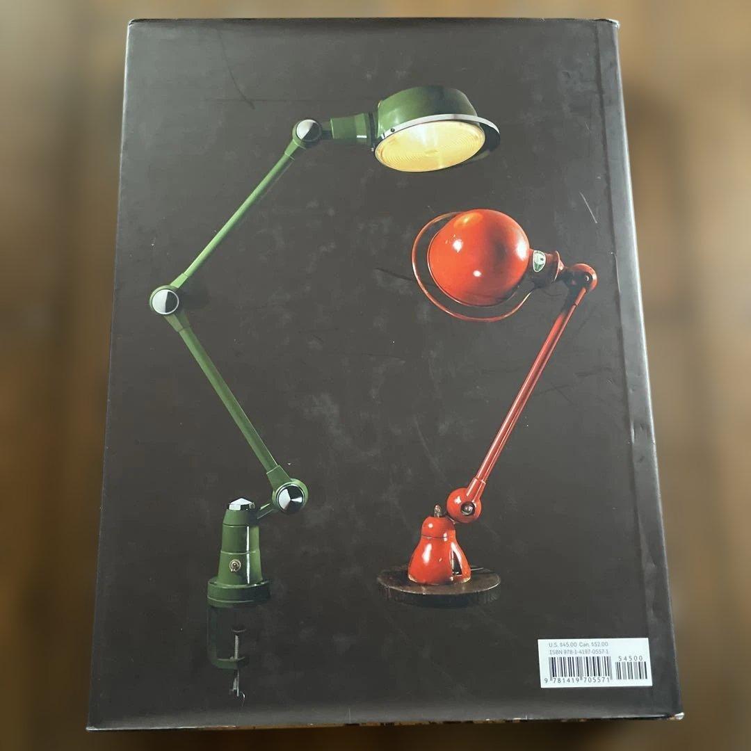 INDUSTRIAL CHIC - 50アイコンの家具と照明デザイン