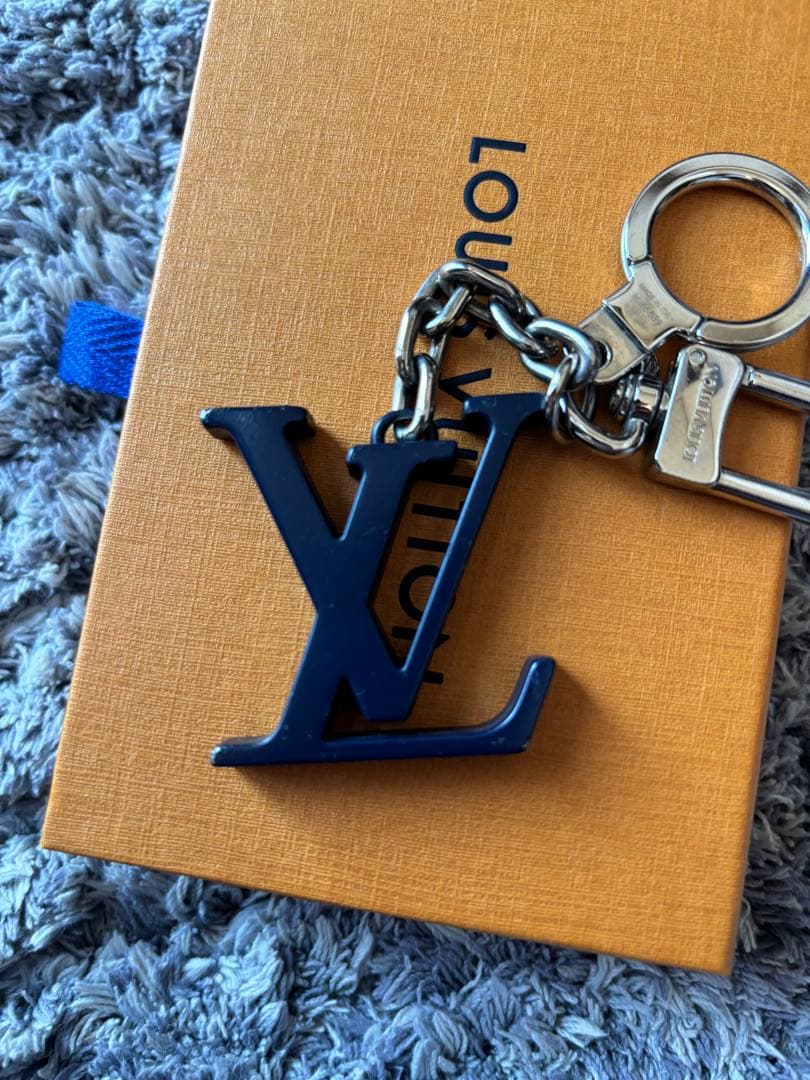 ルイヴィトン　イニシャル LV キーリング キーホルダー チャーム