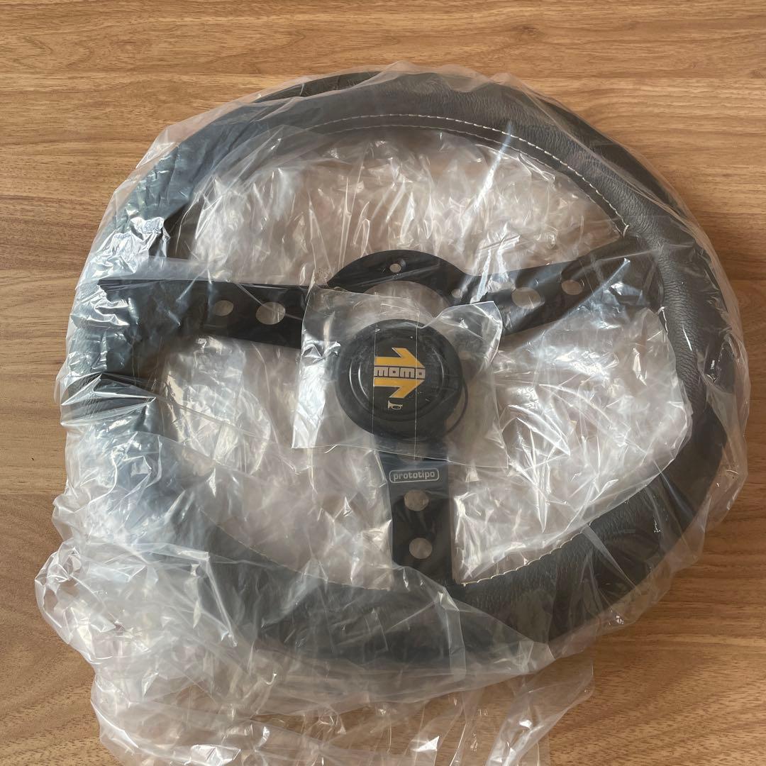 【ほぼ未使用】MOMO ステアリング本体 ブラック32cm