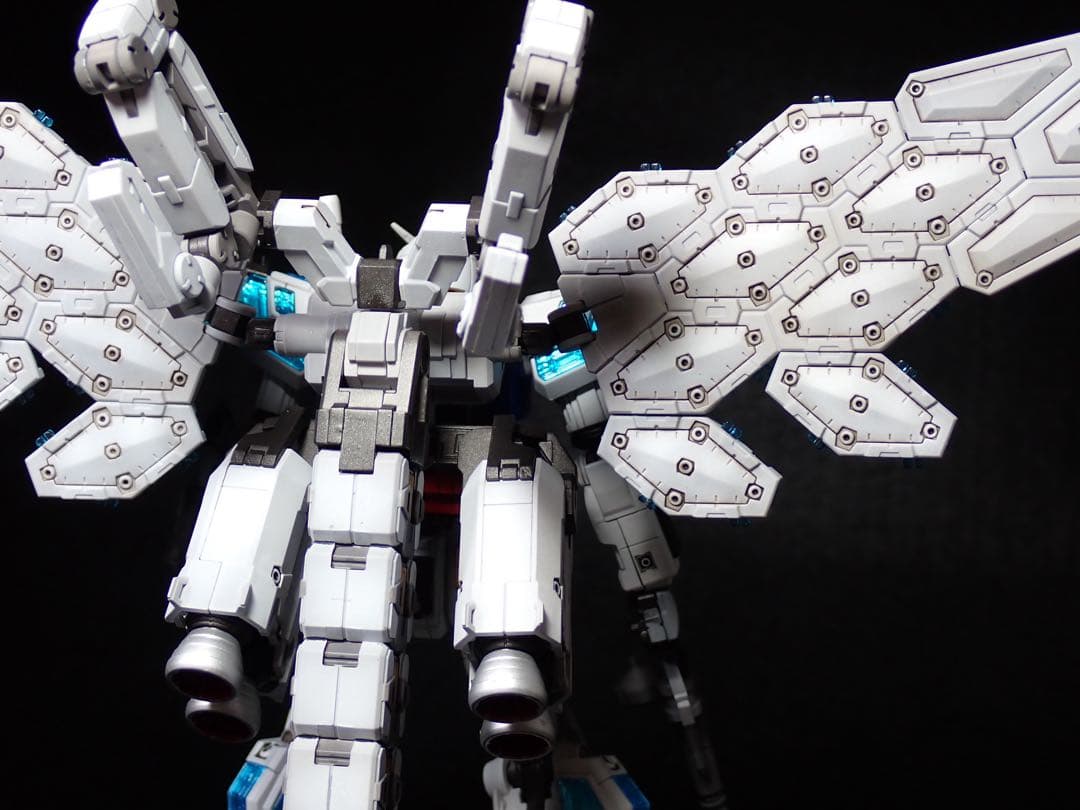 【全塗装完成品】1/144 ガンダム (グラスフェザー装備)