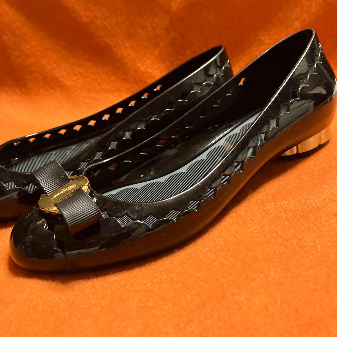 フェラガモ ラバーシューズ　リボン　ヴァラ