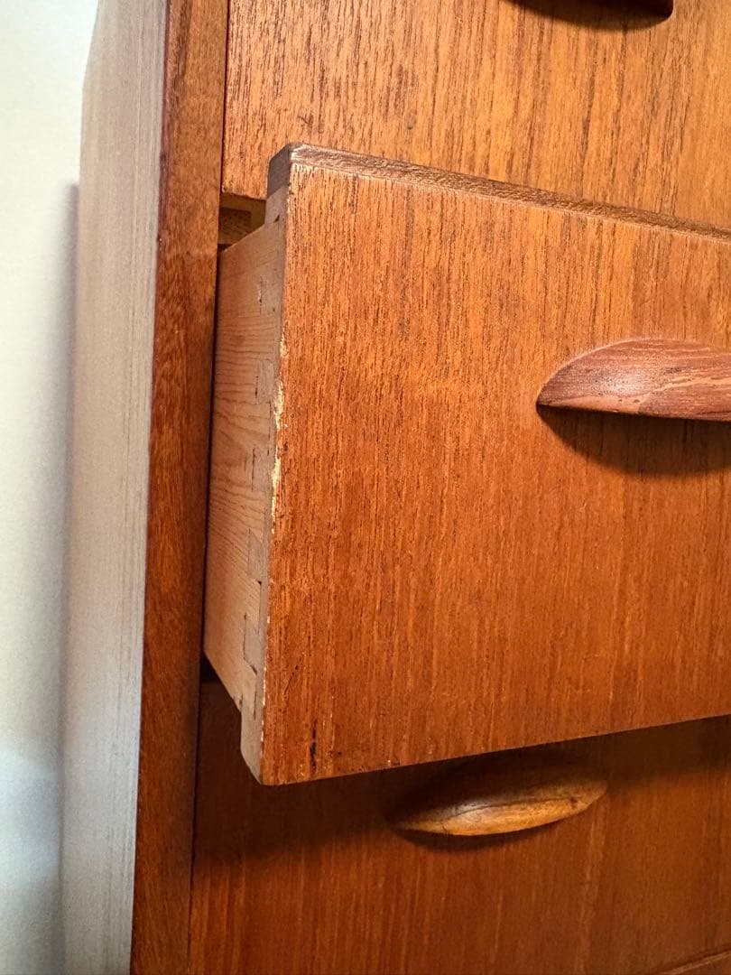 北欧ヴィンテージ チーク 4段チェスト　デンマーク