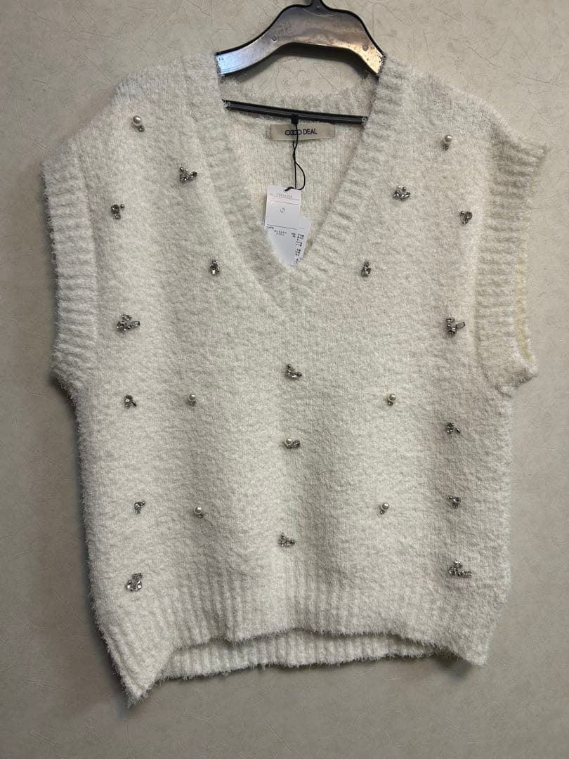 新品ビジューニットベスト　オフ