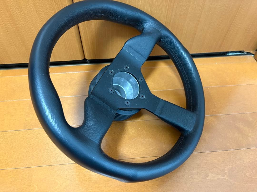 MOMO モンテカルロ　32パイ　ステアリング da64 da17エブリィ　ボス