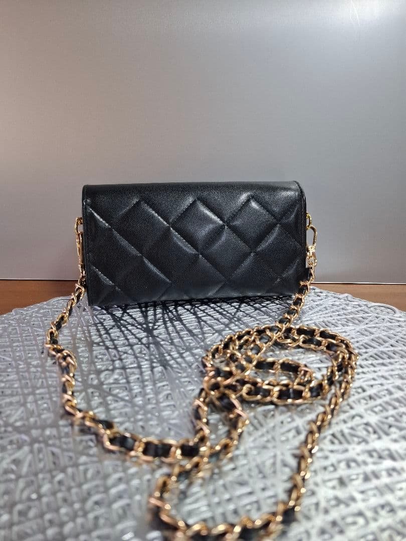 CHANEL 　ロゴマトラッセ　サングラスケース　斜め掛け