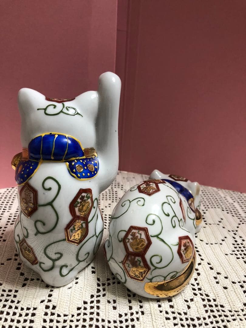 招き猫　2体　伊万里焼き