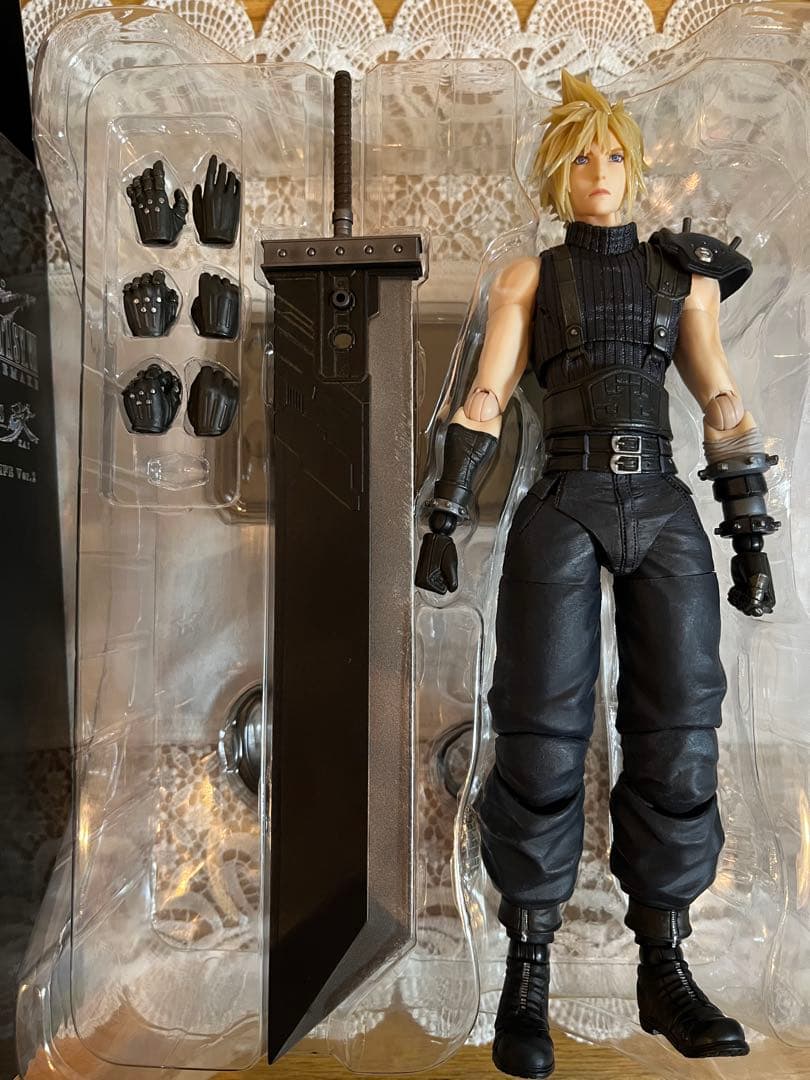 PLAY ARTS改 エアリス　ドレス クラウド　ファイナルファンタジーVII