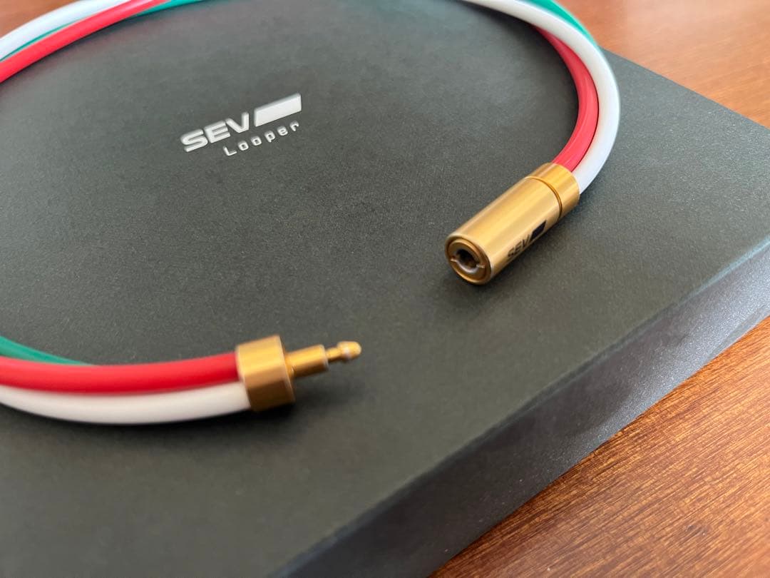 SEV LOOPER ネックレス