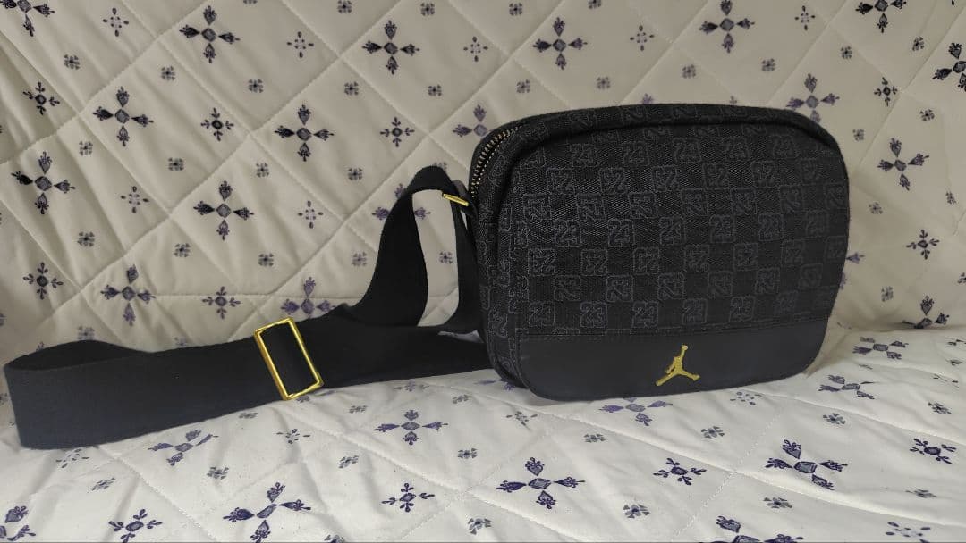 【ugosさん専用】Jordan ショルダーバッグ ブラック×ゴールド 23