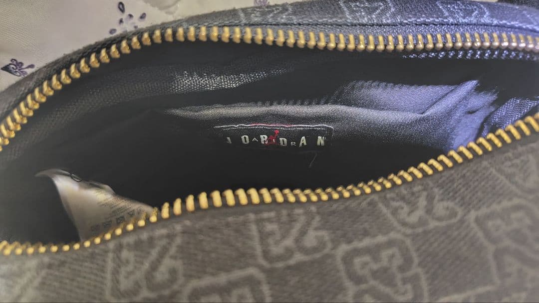 【ugosさん専用】Jordan ショルダーバッグ ブラック×ゴールド 23