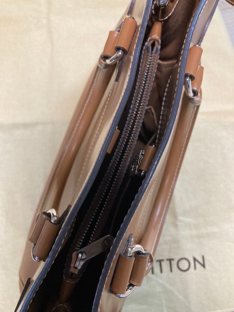 ルイヴィトン パッシィPM エピ キャメル ビジネスバッグ 自立するバッグ